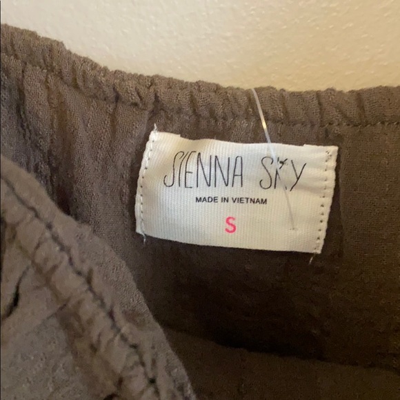 Camo green cute ruffle tank NWT - Picture 4 of 4